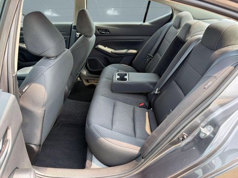 Used 2025 Nissan Altima 2.5 SV FWD image 23
