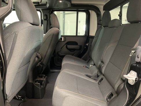 Used 2024 Jeep Gladiator Sport image 18