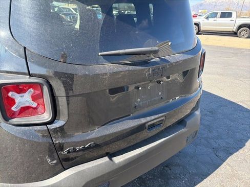 Used 2023 Jeep Renegade Latitude image 30