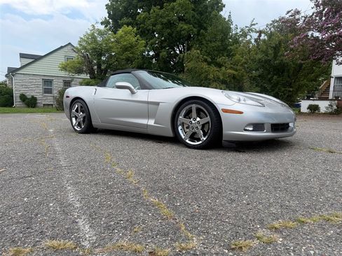 Used 2005 Chevrolet Corvette Convertible w/ Preferred Equipment Group RWD image 7