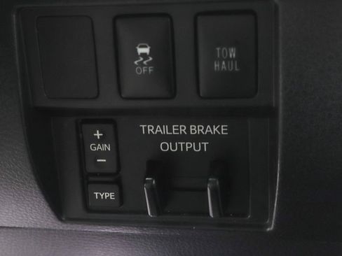 Used 2016 Toyota Tundra SR5 w/ SR5 Upgrade Package AWD/4WD image 28