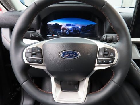 Used 2025 Ford Explorer Active w/ Active Comfort Package image 39