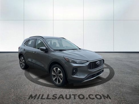 Used 2025 Ford Escape Platinum image 3