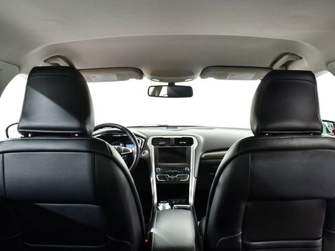 Used 2017 Ford Fusion SE w/ Fusion SE Technology Package image 17