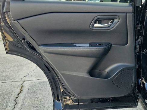 Used 2025 Nissan Rogue SV image 16