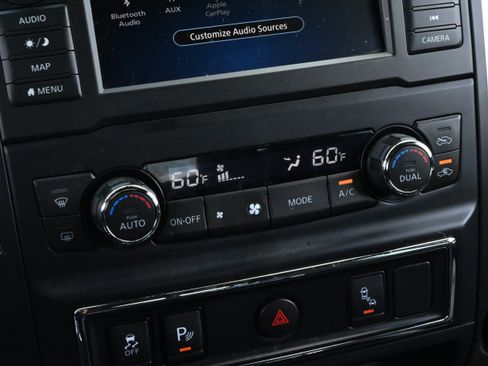 Used 2019 Nissan Titan SV w/ SV Convenience Package RWD image 16