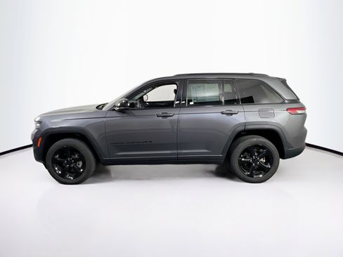 Used 2023 Jeep Grand Cherokee Altitude AWD/4WD image 8