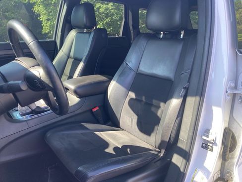 Used 2022 Jeep Grand Cherokee Laredo X image 6