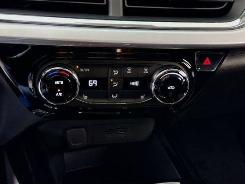 New 2026 Chevrolet Trax LT w/ LT Convenience Package FWD image 17