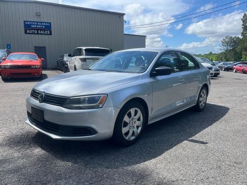 Used 2011 Volkswagen Jetta Sedan FWD image 2