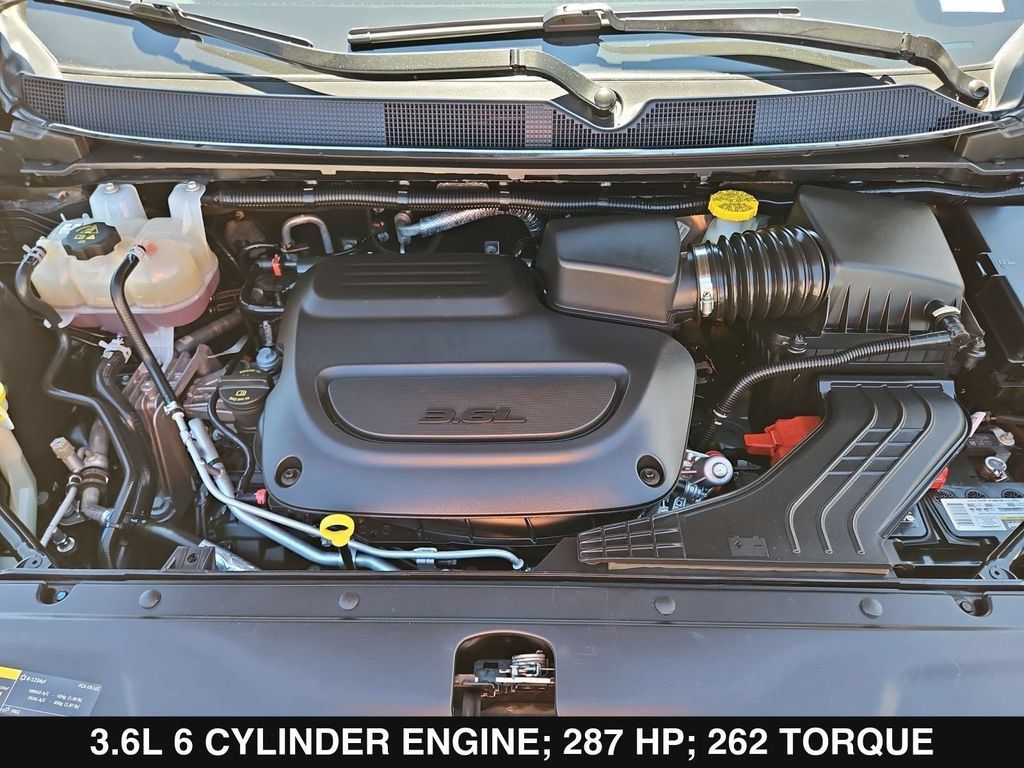 Used 2023 Chrysler Pacifica Limited w/ Uconnect Theater Family Group FWD image 36