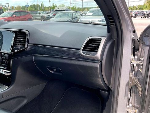 Used 2020 Jeep Grand Cherokee Limited AWD/4WD image 12