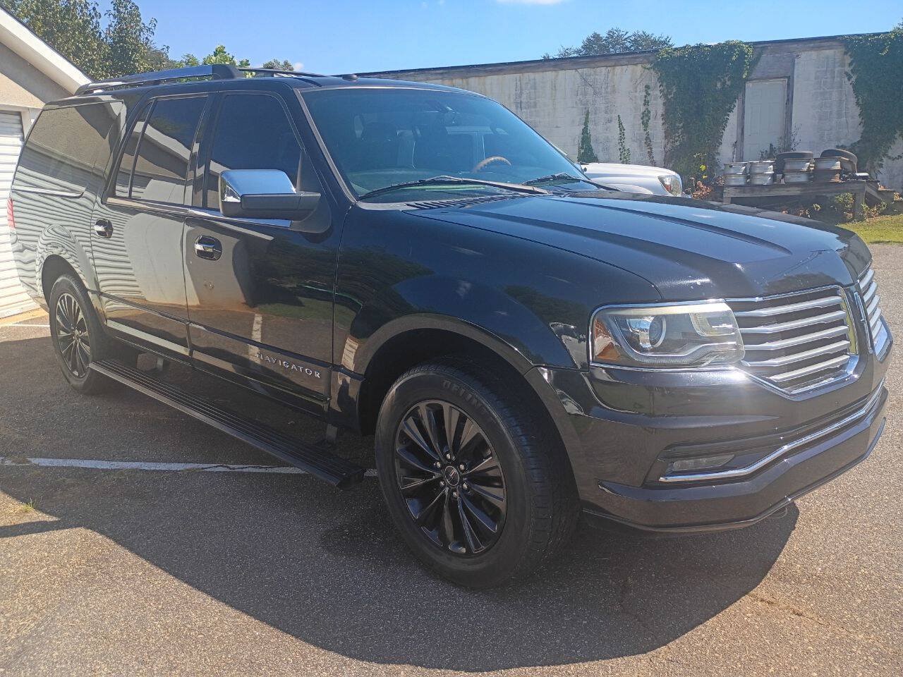 Used 2016 Lincoln Navigator L Select AWD/4WD image 5