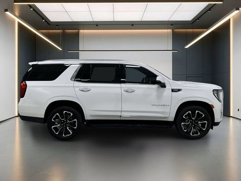 Used 2024 GMC Yukon SLT w/ SLT Premium Package AWD/4WD image 7