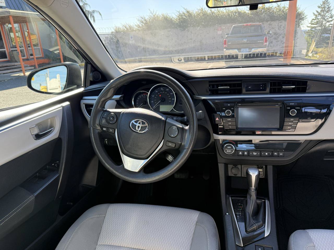 Used 2015 Toyota Corolla LE FWD image 23