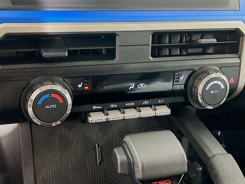 Used 2025 Toyota Tacoma TRD Off-Road AWD/4WD image 15