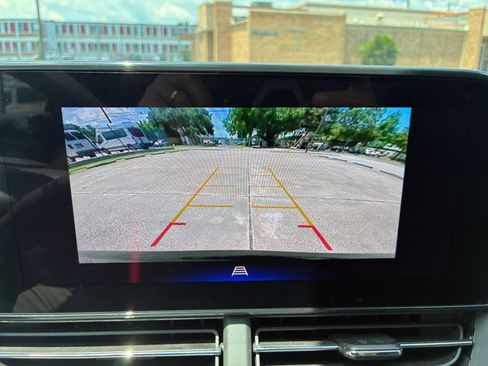 Used 2025 Chevrolet Trax LT FWD image 21