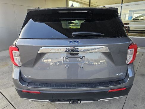 Used 2023 Ford Explorer XLT w/ Equipment Group 202A AWD/4WD image 4