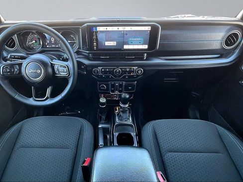 Used 2025 Jeep Wrangler Unlimited Rubicon 4xe w/ Convenience Group AWD/4WD image 9