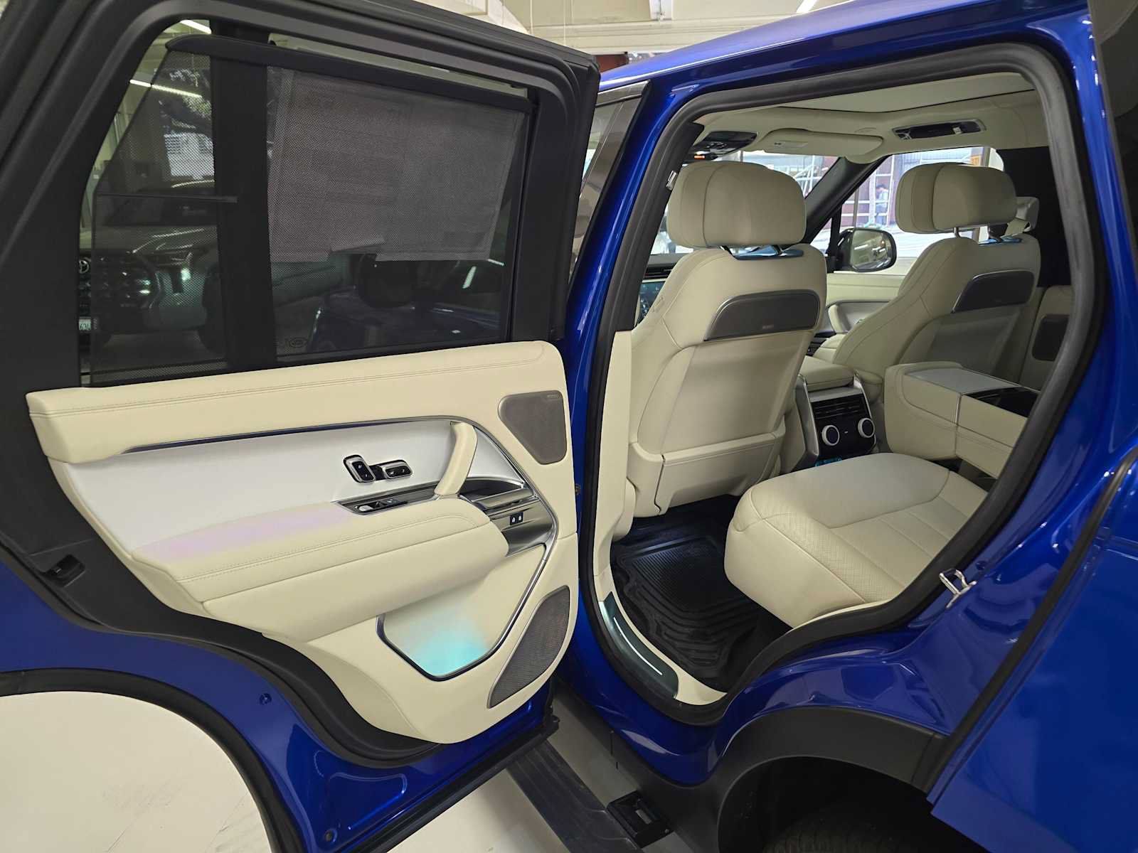 New 2025 Land Rover Range Rover SV AWD/4WD image 17