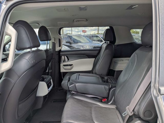 Used 2024 Kia Carnival LX FWD image 13