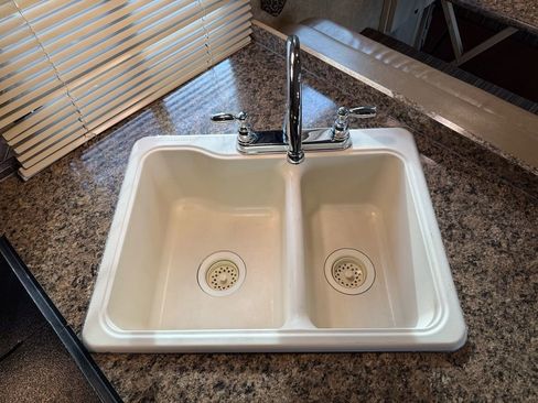 Used 2015 Ford E-450 and Econoline 450 Super Duty w/ Motorhome Prep Package image 26