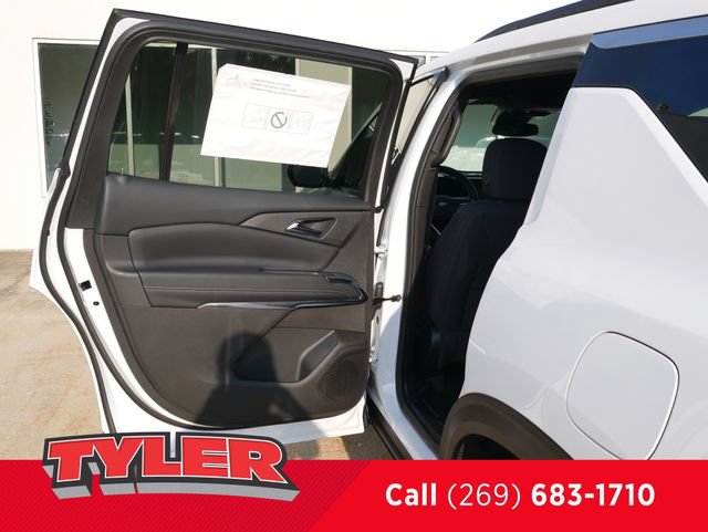 New 2027 Chevrolet Traverse LT w/ LPO, Floor Liner Package AWD/4WD image 18