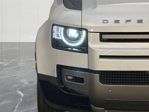 Used 2023 Land Rover Defender 110 X-Dynamic SE image 12