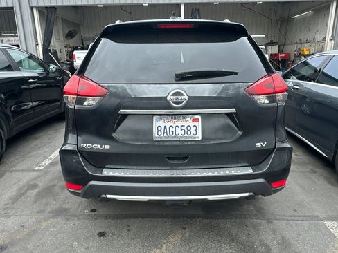 Used 2017 Nissan Rogue SV FWD image 6