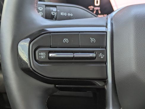 Used 2025 Chevrolet Colorado Trail Boss image 14