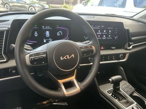 Certified 2025 Kia Sportage LX AWD/4WD image 12