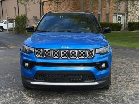 Used 2025 Jeep Compass Limited AWD/4WD image 3