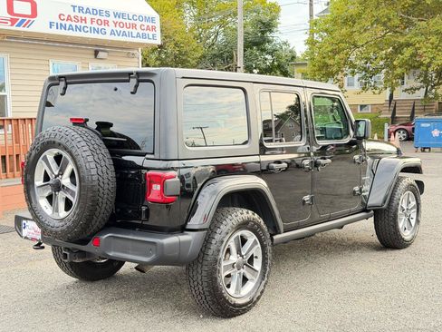 Used 2019 Jeep Wrangler Unlimited Sahara w/ Dual Top Group AWD/4WD image 4