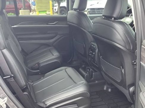 Certified 2023 Jeep Grand Cherokee L Limited AWD/4WD image 27