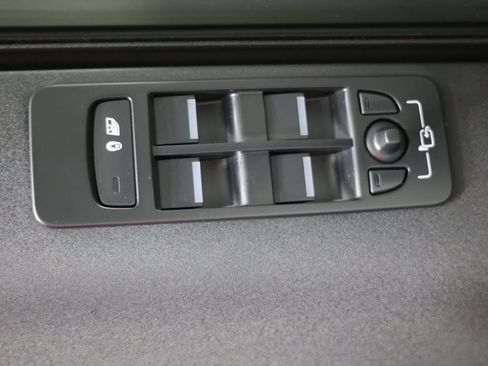 Used 2024 Land Rover Discovery Sport S image 23