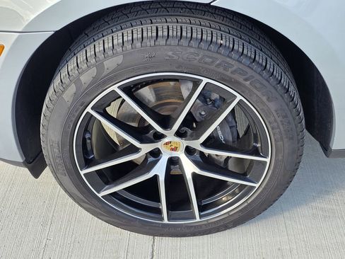 Used 2025 Porsche Macan image 14