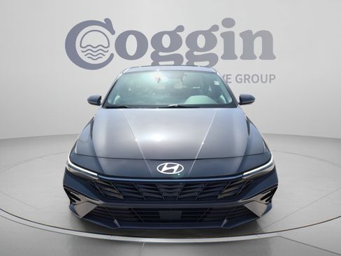 Used 2024 Hyundai Elantra SEL w/ Convenience Package FWD image 9