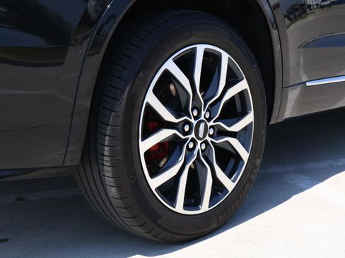 Certified 2023 Cadillac XT6 Sport w/ Platinum Package image 12