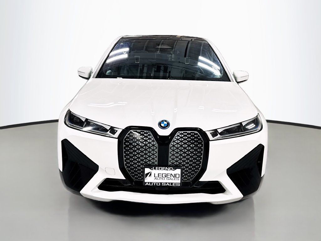 Used 2023 BMW iX xDrive50 w/ Sport Package AWD/4WD image 2