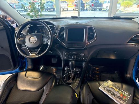 Used 2020 Jeep Cherokee Trailhawk AWD/4WD image 20