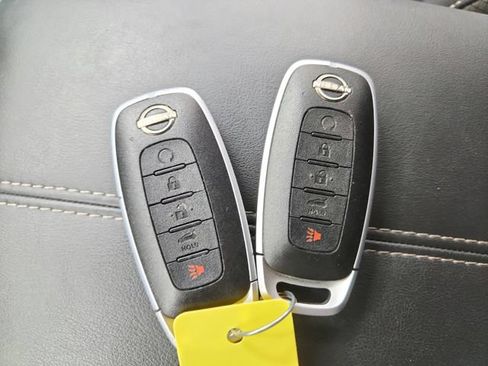 Used 2025 Nissan Pathfinder SL AWD/4WD image 38