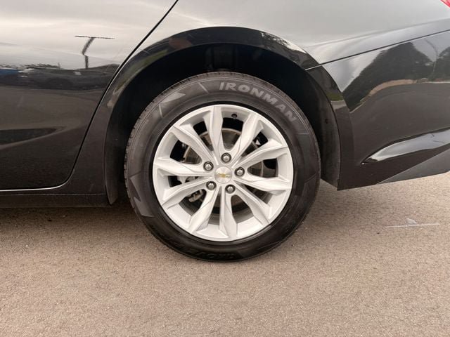 Used 2025 Chevrolet Malibu LT FWD image 9