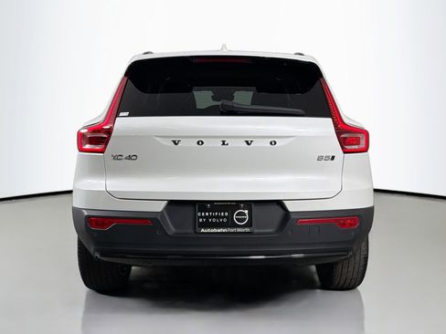 Certified 2023 Volvo XC40 B5 Plus image 7