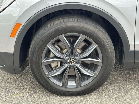 Used 2022 Volkswagen Tiguan SE w/ Panoramic Sunroof Package image 10