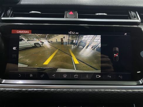 Used 2019 Land Rover Range Rover Velar R-Dynamic SE AWD/4WD image 11