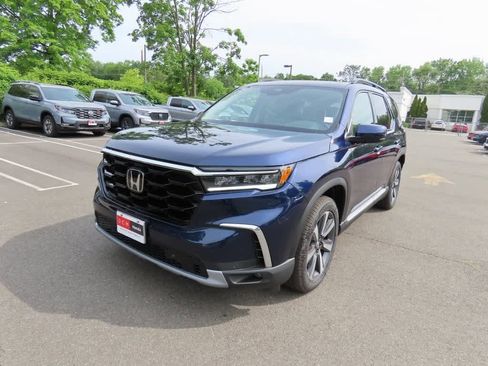 New 2025 Honda Pilot Touring image 1