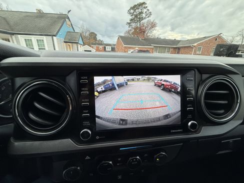 Used 2021 Toyota Tacoma TRD Off-Road image 33