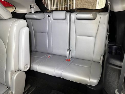 Certified 2021 Toyota Highlander XLE image 48
