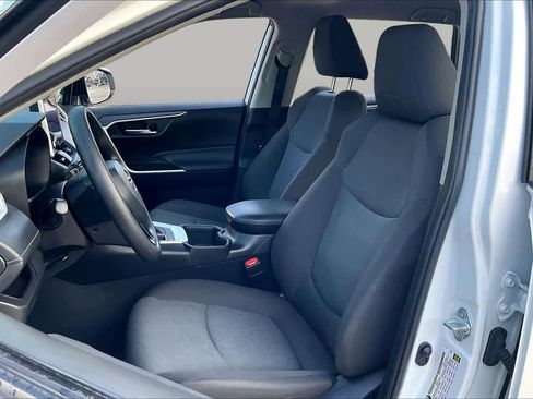 Used 2025 Toyota RAV4 XLE FWD image 8