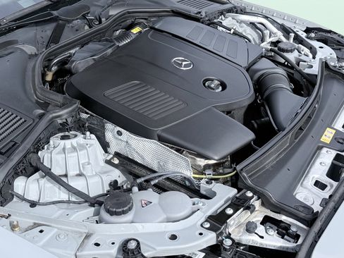 Used 2025 Mercedes-Benz C 300 Sedan image 18